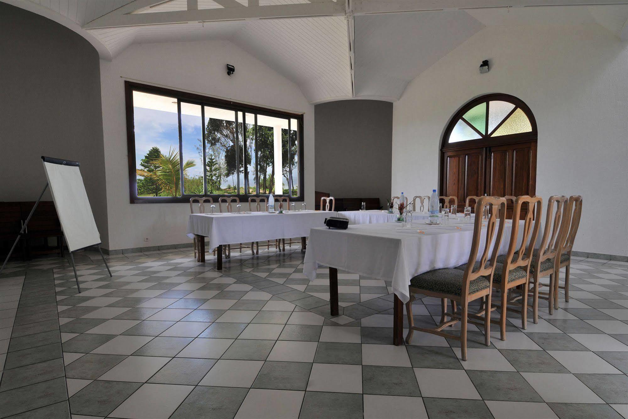Doubletree By Hilton Noumea Ilot Maitre Resort Exterior photo