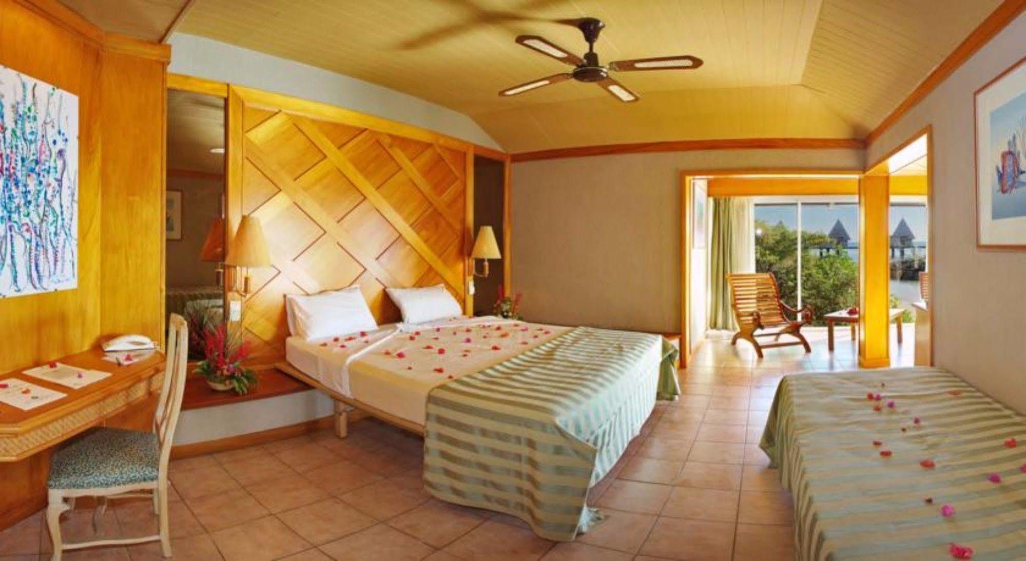 Doubletree By Hilton Noumea Ilot Maitre Resort Exterior photo